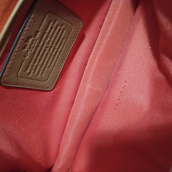 Coach, EUC, Women's,Crossbody Bag, Kiss-Lock Closure,Color Tan "Limited Edition" - Picture 15 of 16